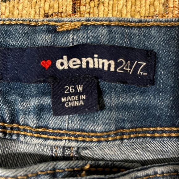 24/7 woman’s distressed jeans plus size 26 - Picture 3 of 10